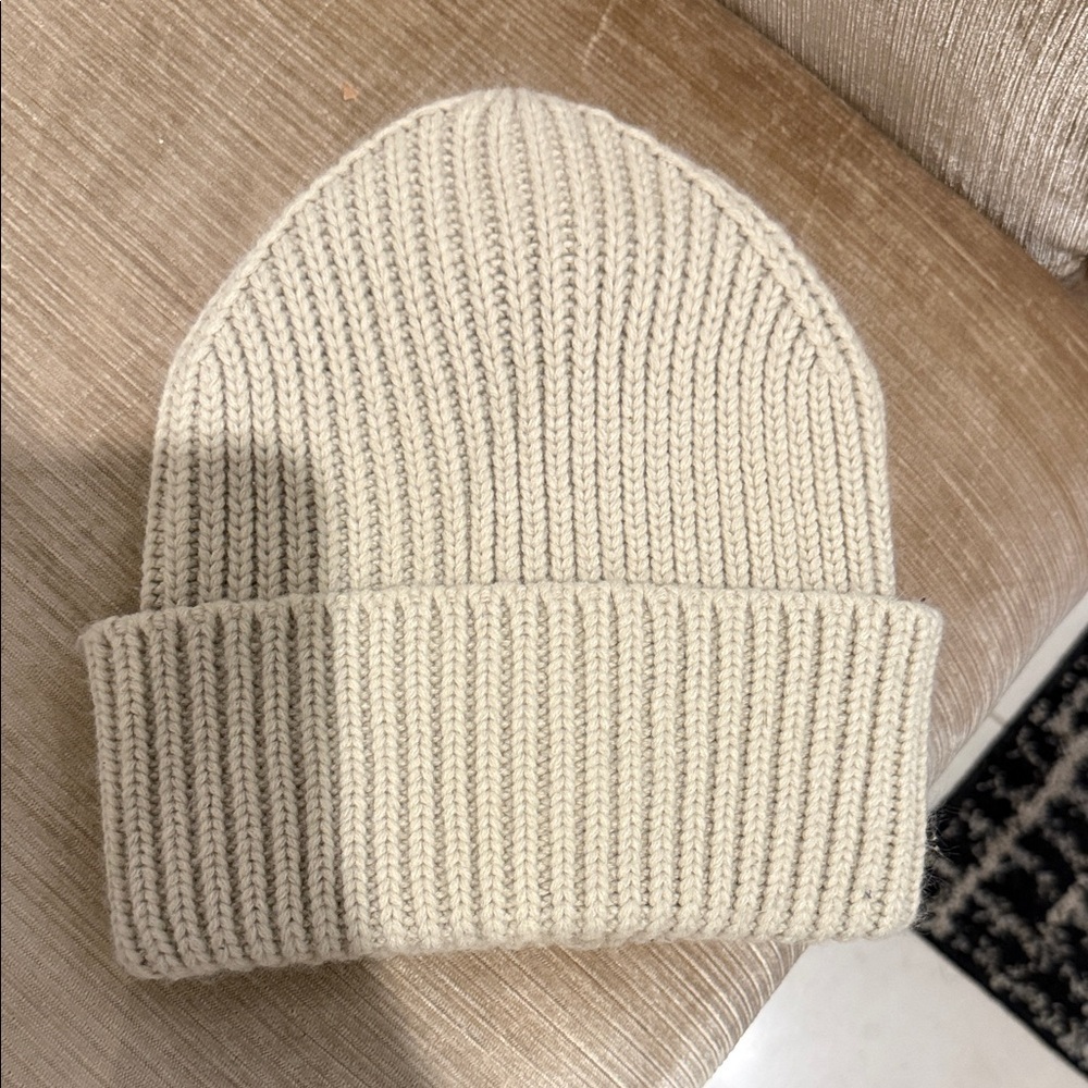 LE CHATEAU Stylish Cream Ribbed Beanie